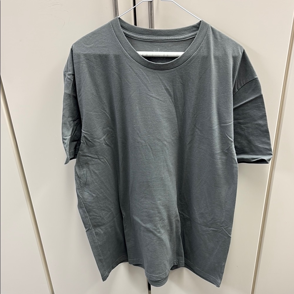 *Fresh Clean Tees* Men's Gray T-Shirt *like new*